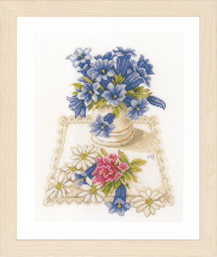 Counted Cross Stitch Kit: Blue Flowers (Evenweave)